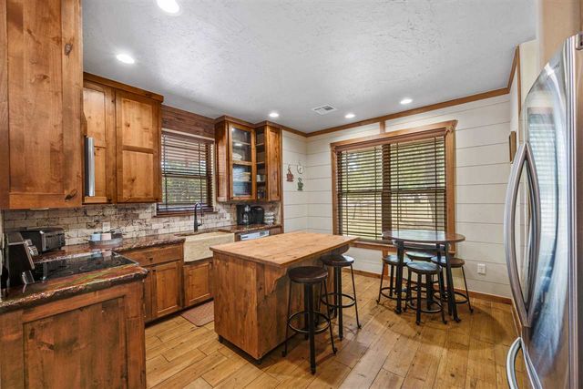 501 NW Eagles Landing Place, Medicine Park, OK 73557