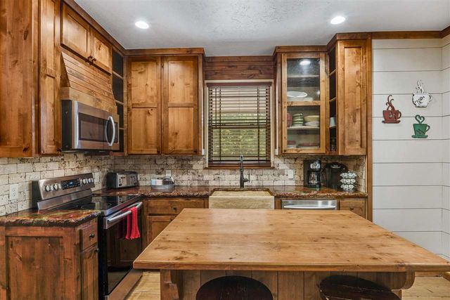 501 NW Eagles Landing Place, Medicine Park, OK 73557