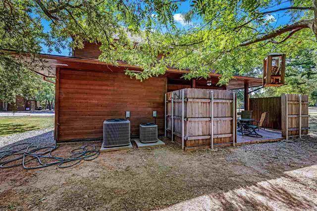 501 NW Eagles Landing Place, Medicine Park, OK 73557