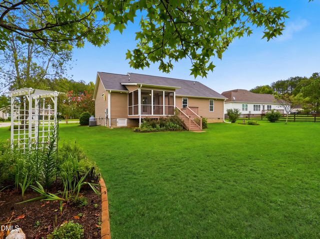35 Hadleigh Way, Fuquay Varina, NC 27526