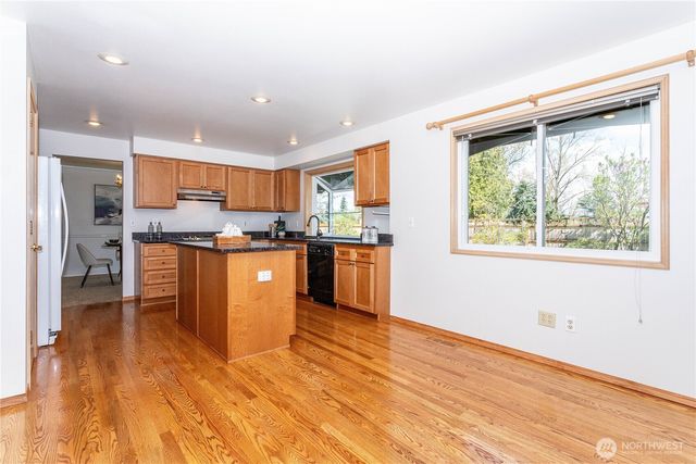 20830 103rd Court SE, Kent, WA 98031