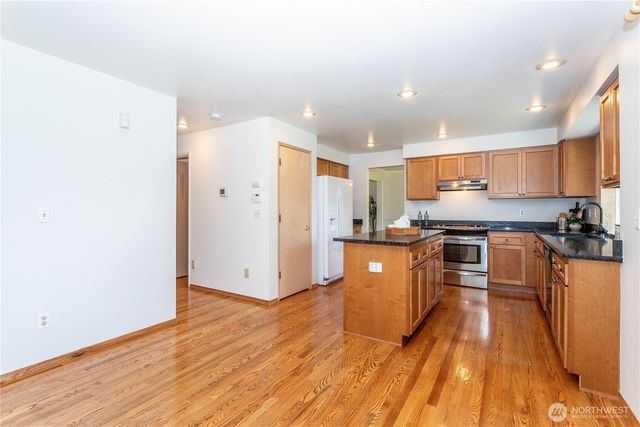 20830 103rd Court SE, Kent, WA 98031