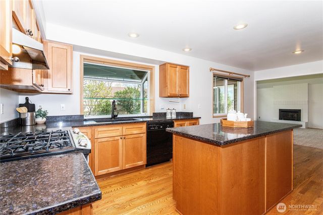 20830 103rd Court SE, Kent, WA 98031