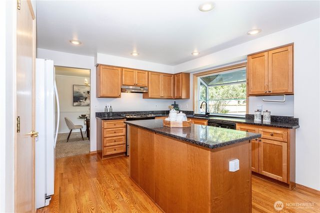 20830 103rd Court SE, Kent, WA 98031
