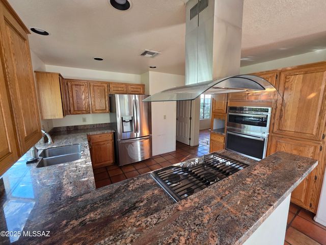 38015 S Samaniego Drive, Tucson, AZ 85739