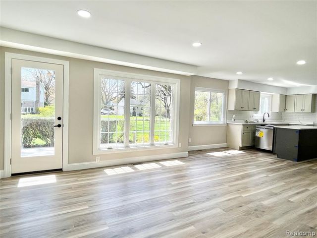 600 Sedgefield Drive, Bloomfield Hills, MI 48304