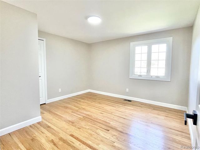 600 Sedgefield Drive, Bloomfield Hills, MI 48304