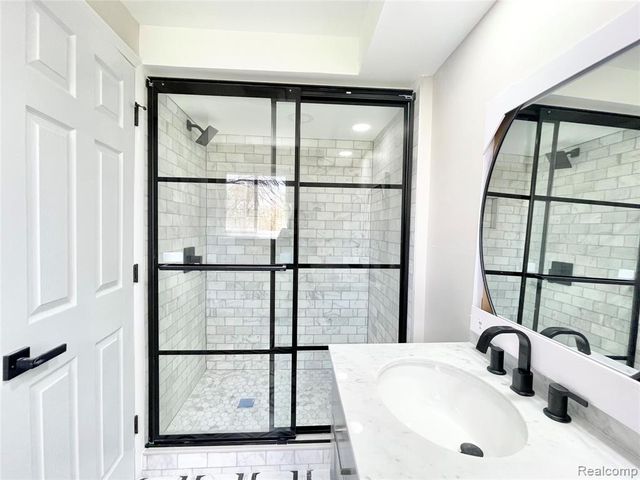 600 Sedgefield Drive, Bloomfield Hills, MI 48304