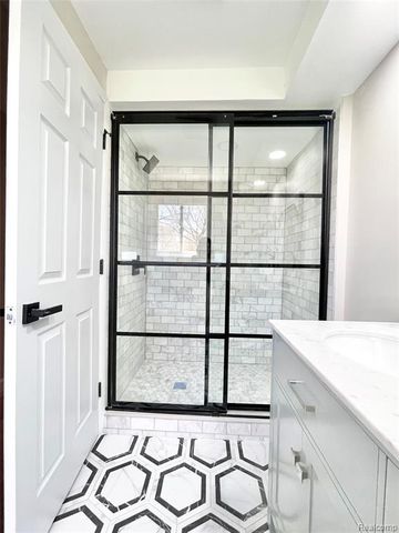 600 Sedgefield Drive, Bloomfield Hills, MI 48304