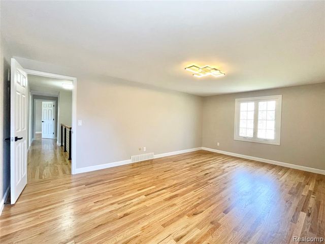 600 Sedgefield Drive, Bloomfield Hills, MI 48304