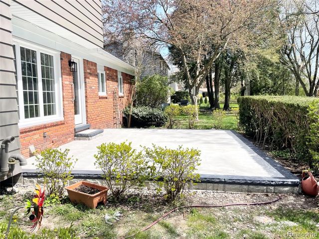 600 Sedgefield Drive, Bloomfield Hills, MI 48304