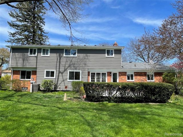 600 Sedgefield Drive, Bloomfield Hills, MI 48304