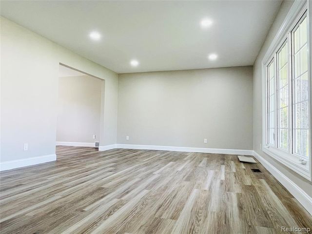 600 Sedgefield Drive, Bloomfield Hills, MI 48304