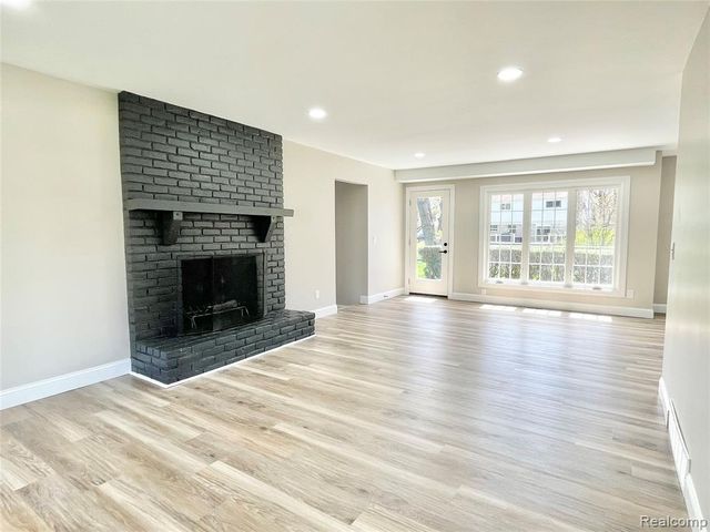 600 Sedgefield Drive, Bloomfield Hills, MI 48304