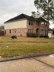 1202 Blue Leaf Drive, Richmond, TX 77469