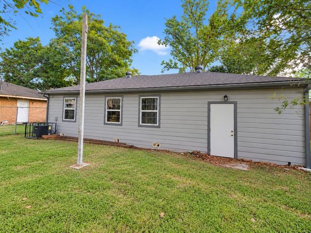 2309 Avenue F, Dickinson, TX 77539