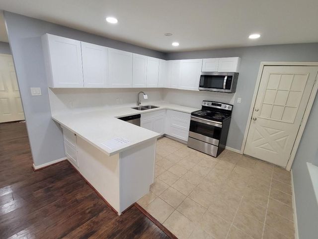 2309 Avenue F, Dickinson, TX 77539