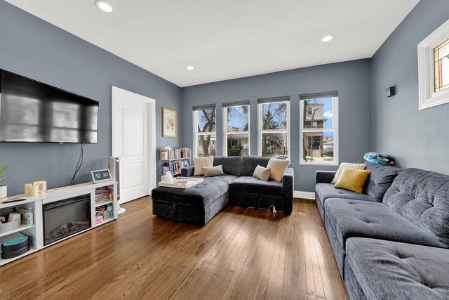 2543 N Newcastle Avenue, Chicago, IL 60707