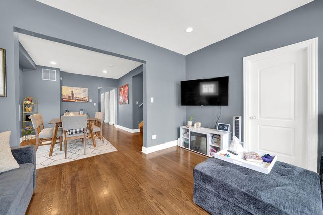 2543 N Newcastle Avenue, Chicago, IL 60707