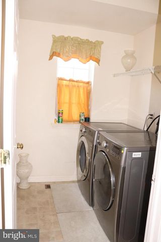 1035 JERVIN DR, Allentown, PA 18104