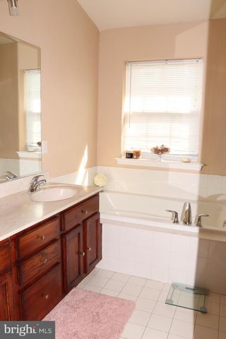 1035 JERVIN DR, Allentown, PA 18104