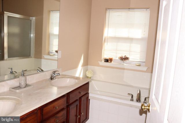 1035 JERVIN DR, Allentown, PA 18104