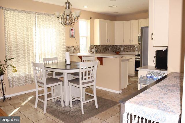 1035 JERVIN DR, Allentown, PA 18104