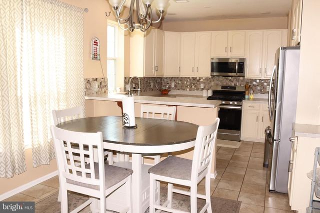 1035 JERVIN DR, Allentown, PA 18104