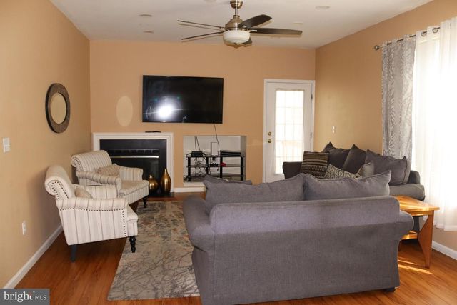 1035 JERVIN DR, Allentown, PA 18104