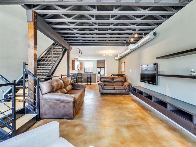 310 S Jensen Drive 2, Houston, TX 77003