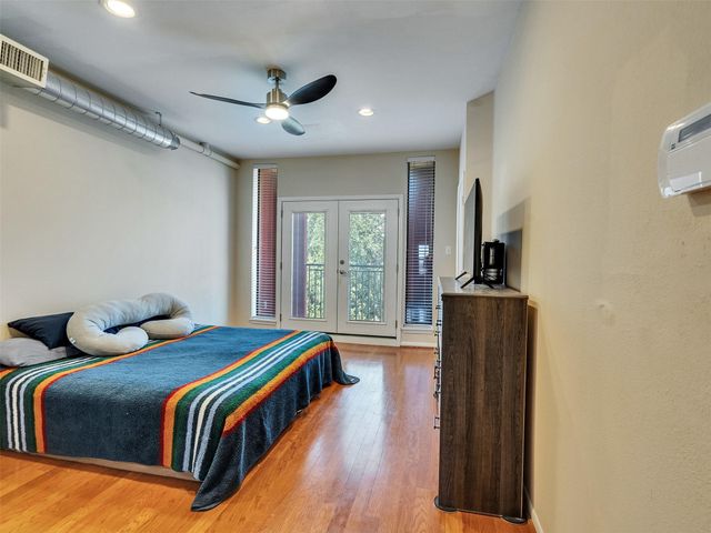 310 S Jensen Drive 2, Houston, TX 77003
