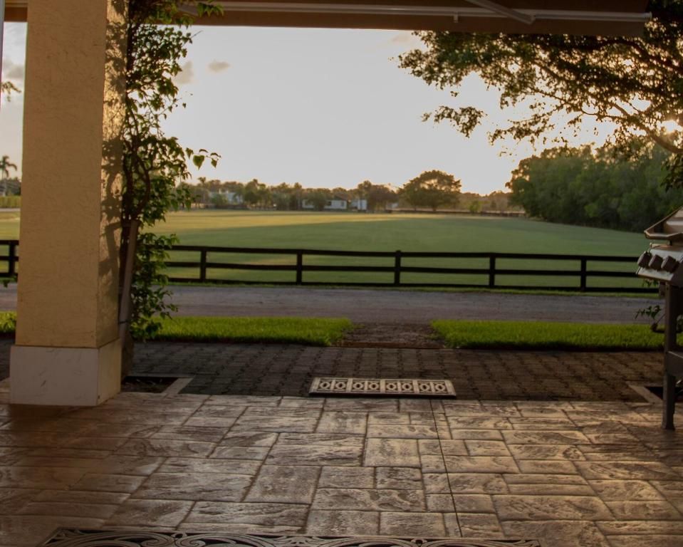 Image 13 of property listing at 4905 130th Ave S Avenue S, Wellington, FL 33414