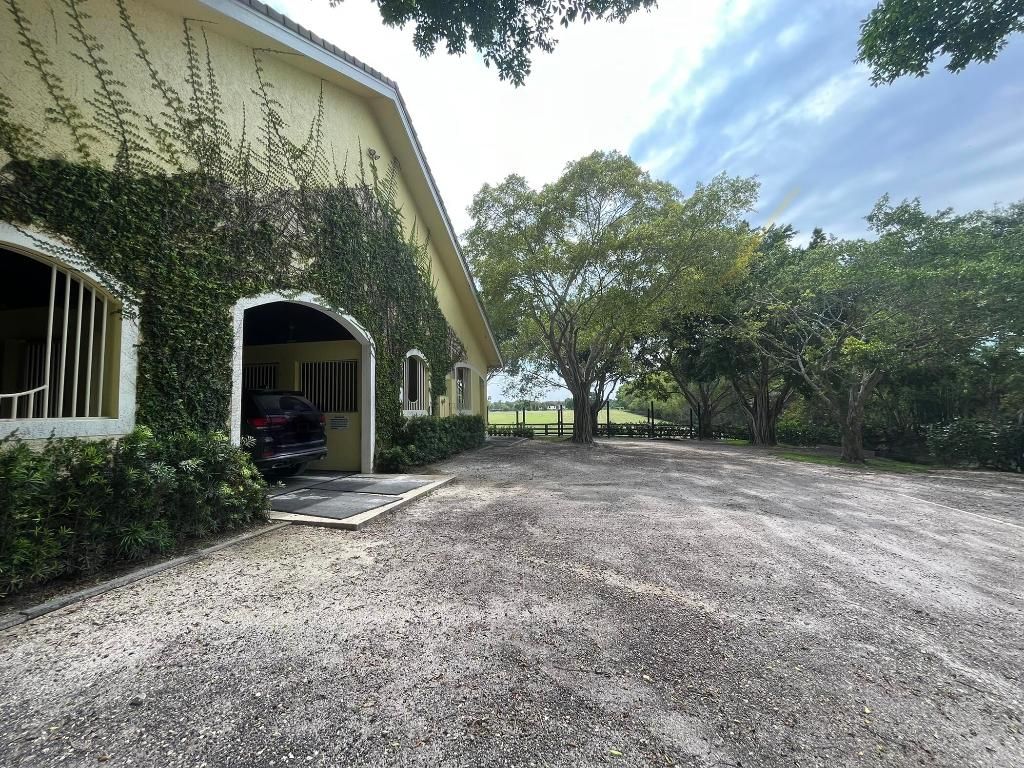 Image 15 of property listing at 4905 130th Ave S Avenue S, Wellington, FL 33414