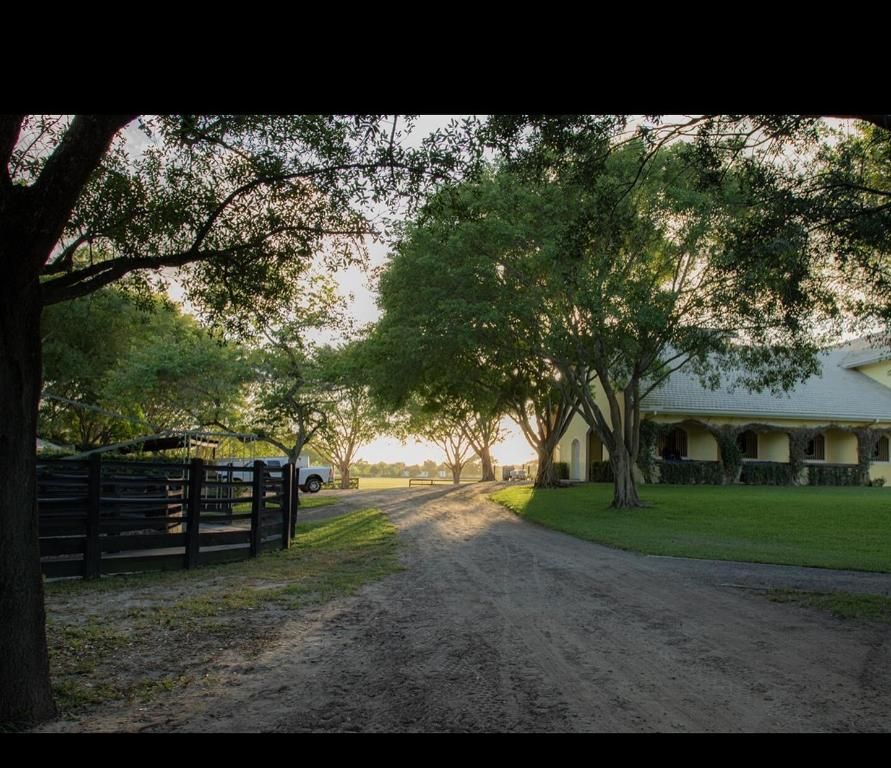 Image 7 of property listing at 4905 130th Ave S Avenue S, Wellington, FL 33414