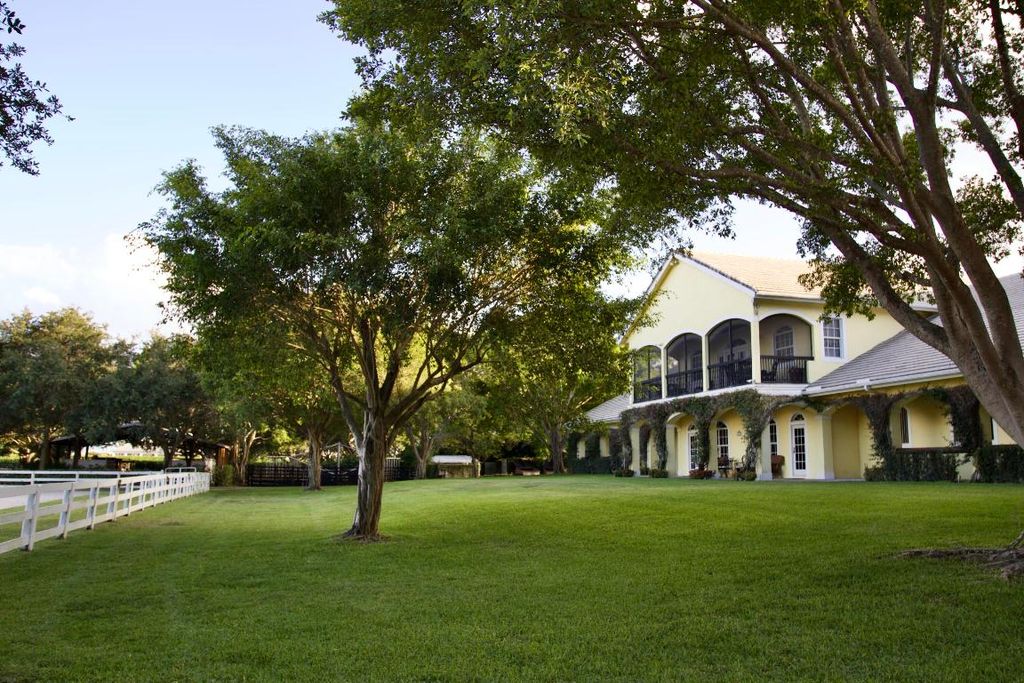 Image 8 of property listing at 4905 130th Ave S Avenue S, Wellington, FL 33414