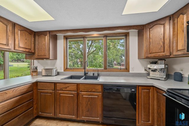 2908 N Oak Rd Road, Brandon, SD 57005