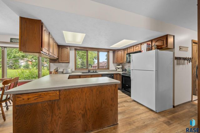 2908 N Oak Rd Road, Brandon, SD 57005