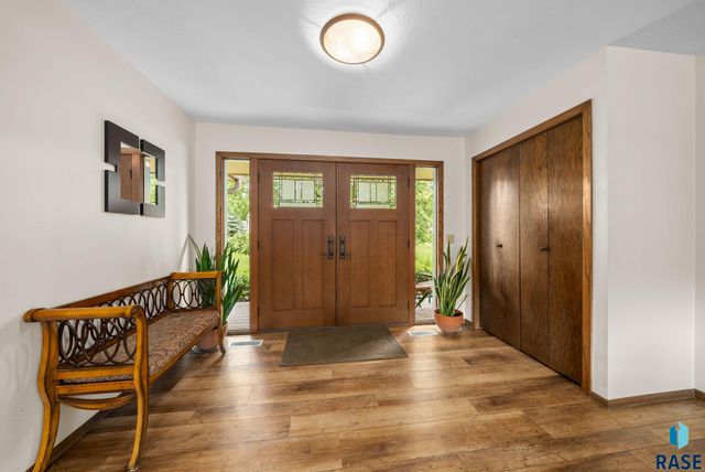 2908 N Oak Rd Road, Brandon, SD 57005