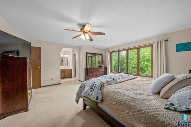 2908 N Oak Rd Road, Brandon, SD 57005