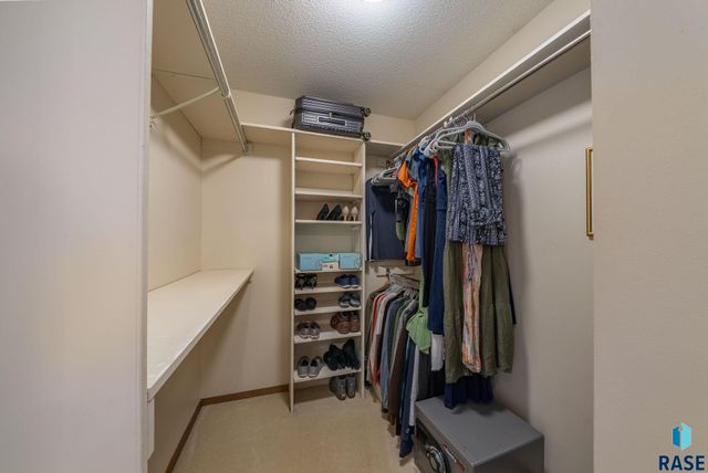 2908 N Oak Rd Road, Brandon, SD 57005