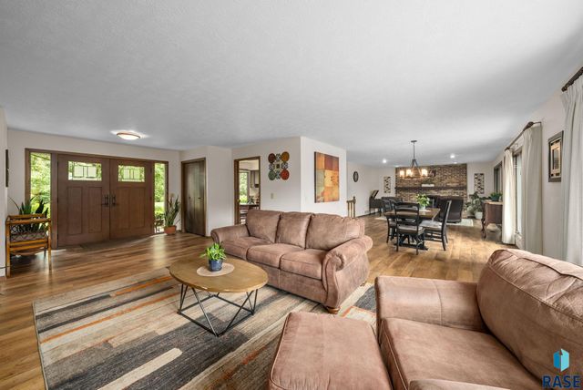 2908 N Oak Rd Road, Brandon, SD 57005