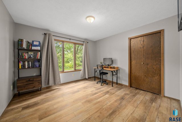 2908 N Oak Rd Road, Brandon, SD 57005