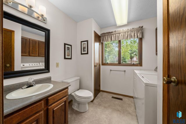 2908 N Oak Rd Road, Brandon, SD 57005