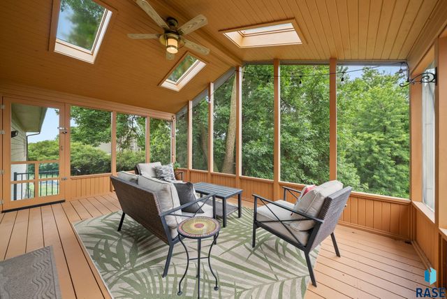 2908 N Oak Rd Road, Brandon, SD 57005