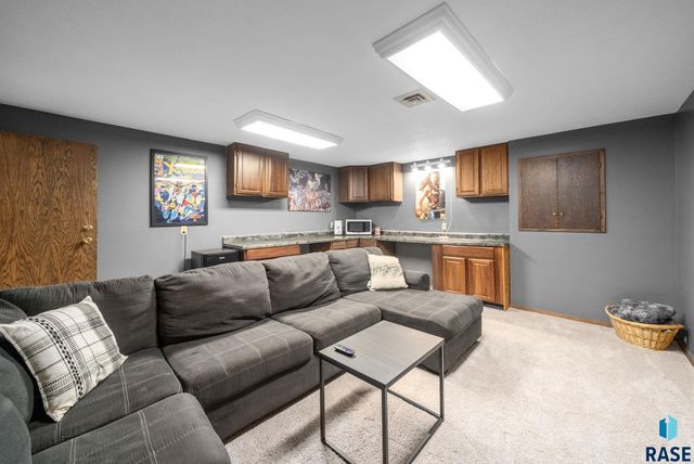 2908 N Oak Rd Road, Brandon, SD 57005