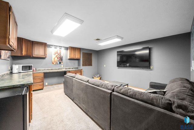 2908 N Oak Rd Road, Brandon, SD 57005