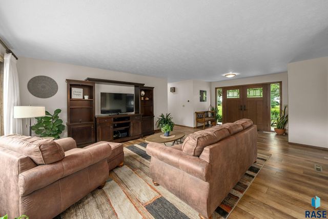 2908 N Oak Rd Road, Brandon, SD 57005