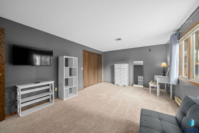 2908 N Oak Rd Road, Brandon, SD 57005