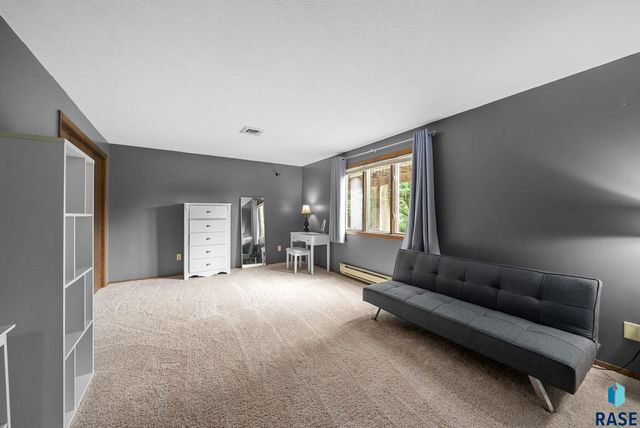 2908 N Oak Rd Road, Brandon, SD 57005