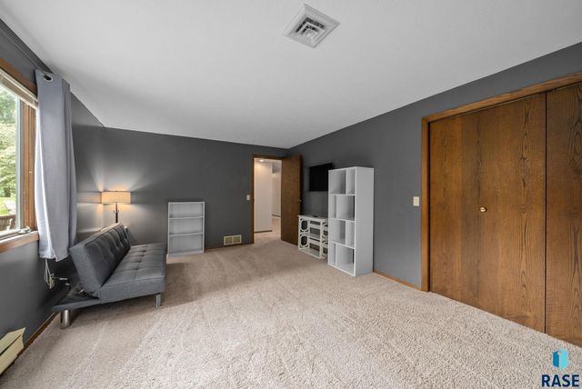 2908 N Oak Rd Road, Brandon, SD 57005